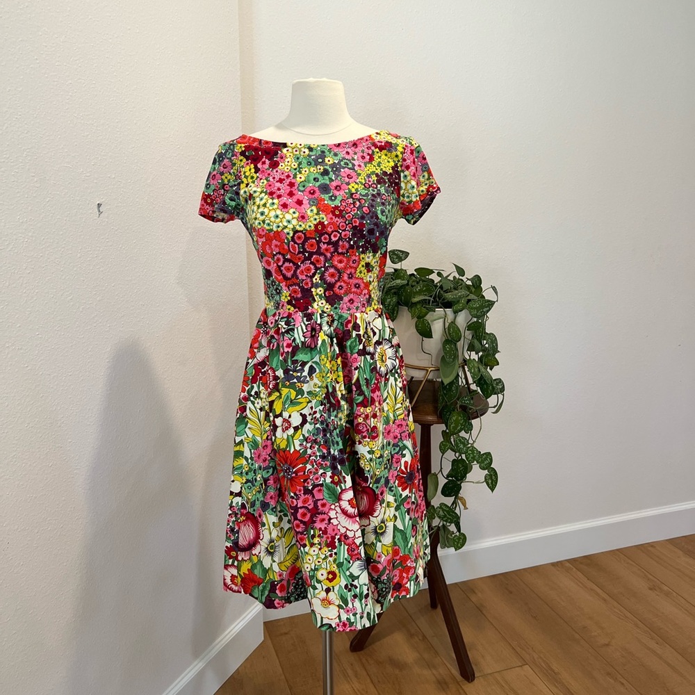 Fun and flirty spring floral fit and flare size xs